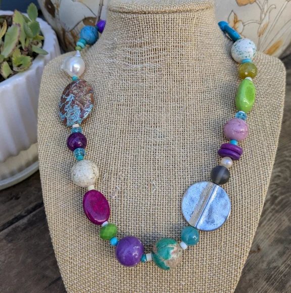 Colorful Beaded Necklace - Picture 7 of 11